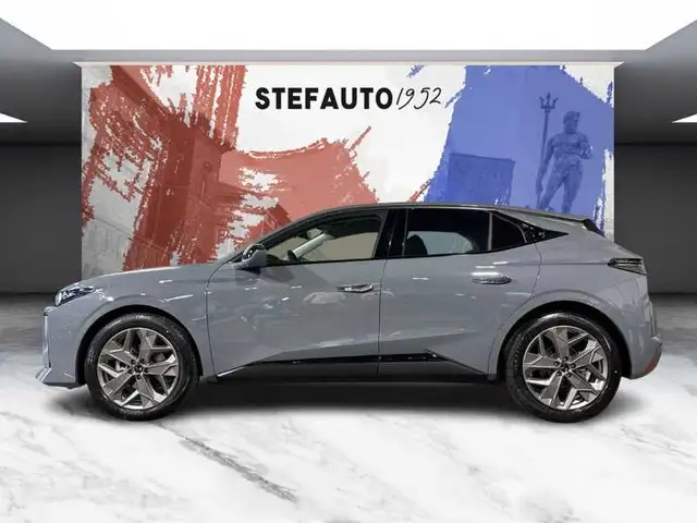 DS Automobiles DS 4 view 3