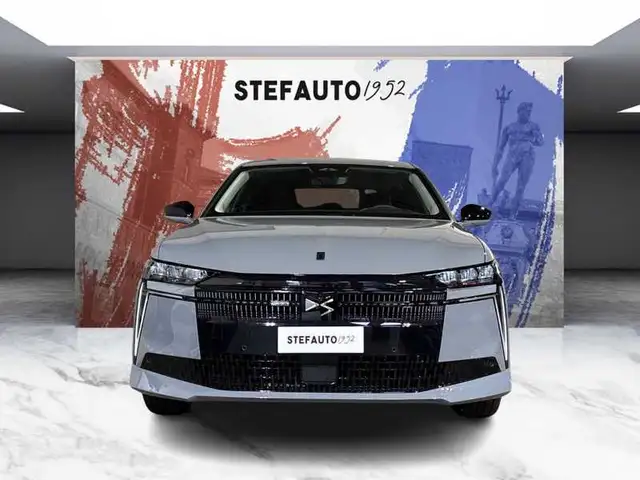 DS Automobiles DS 4 view 4