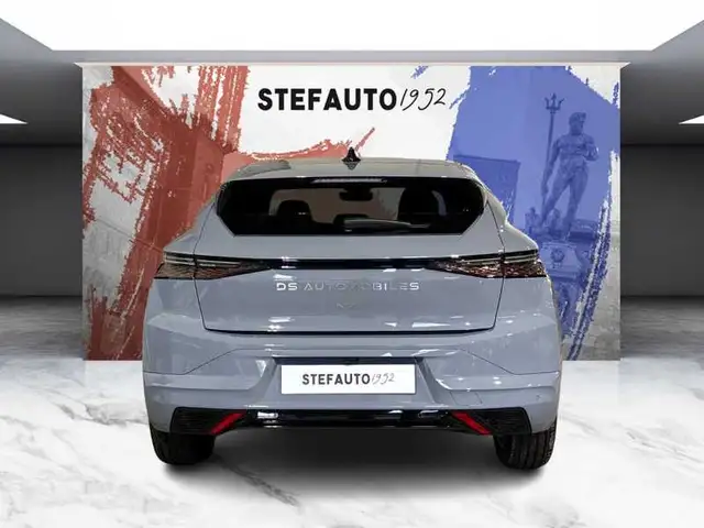 DS Automobiles DS 4 view 6