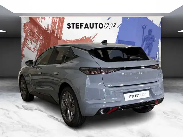 DS Automobiles DS 4 view 5