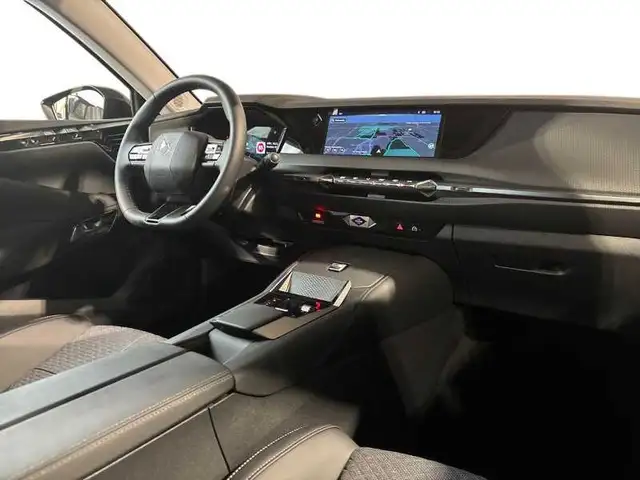 DS Automobiles DS 4 view 15