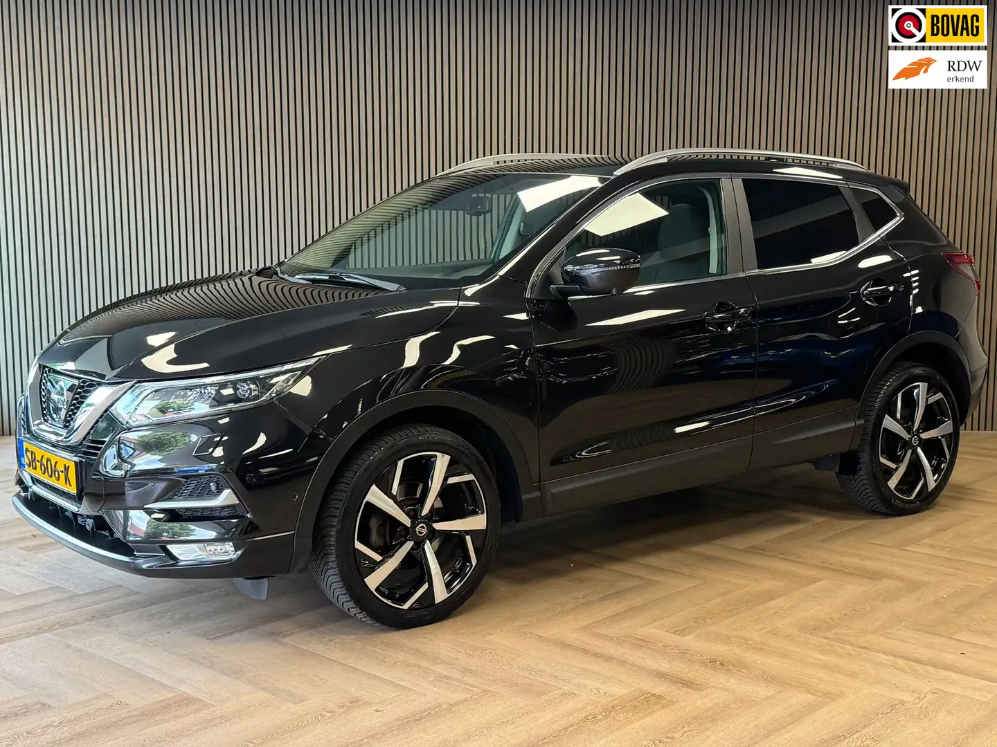 Nissan Qashqai 1.2 Tekna AUTOMAAT PANORAMADAK 360 CAM STOELVERWAR Чёрный - 1