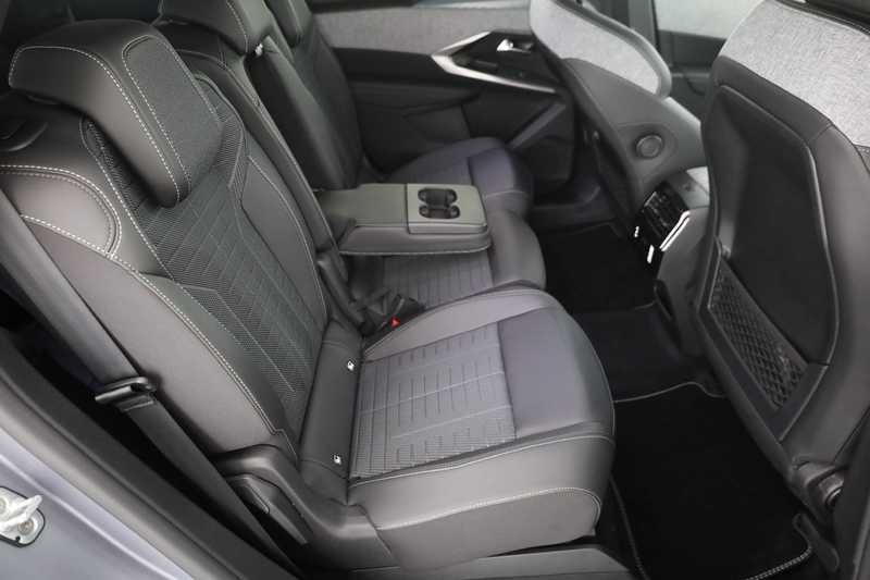 Peugeot 5008 GT 1.2 Hybrid Aut. LED ACC Navi — photo 23