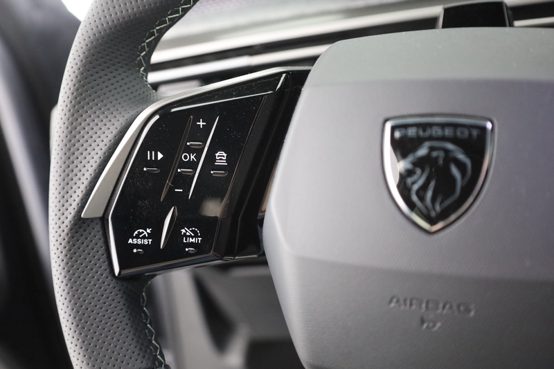Peugeot 5008 GT 1.2 Hybrid Aut. LED ACC Navi — photo 15