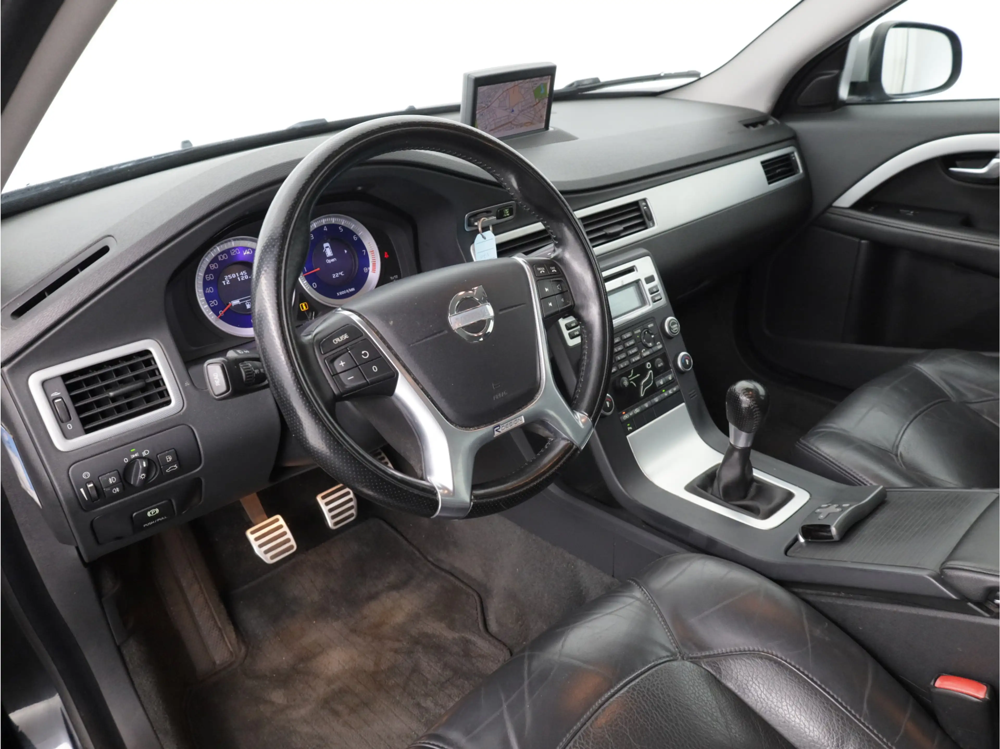 Volvo V70 2.0T R-Edition, NL-auto — photo 11