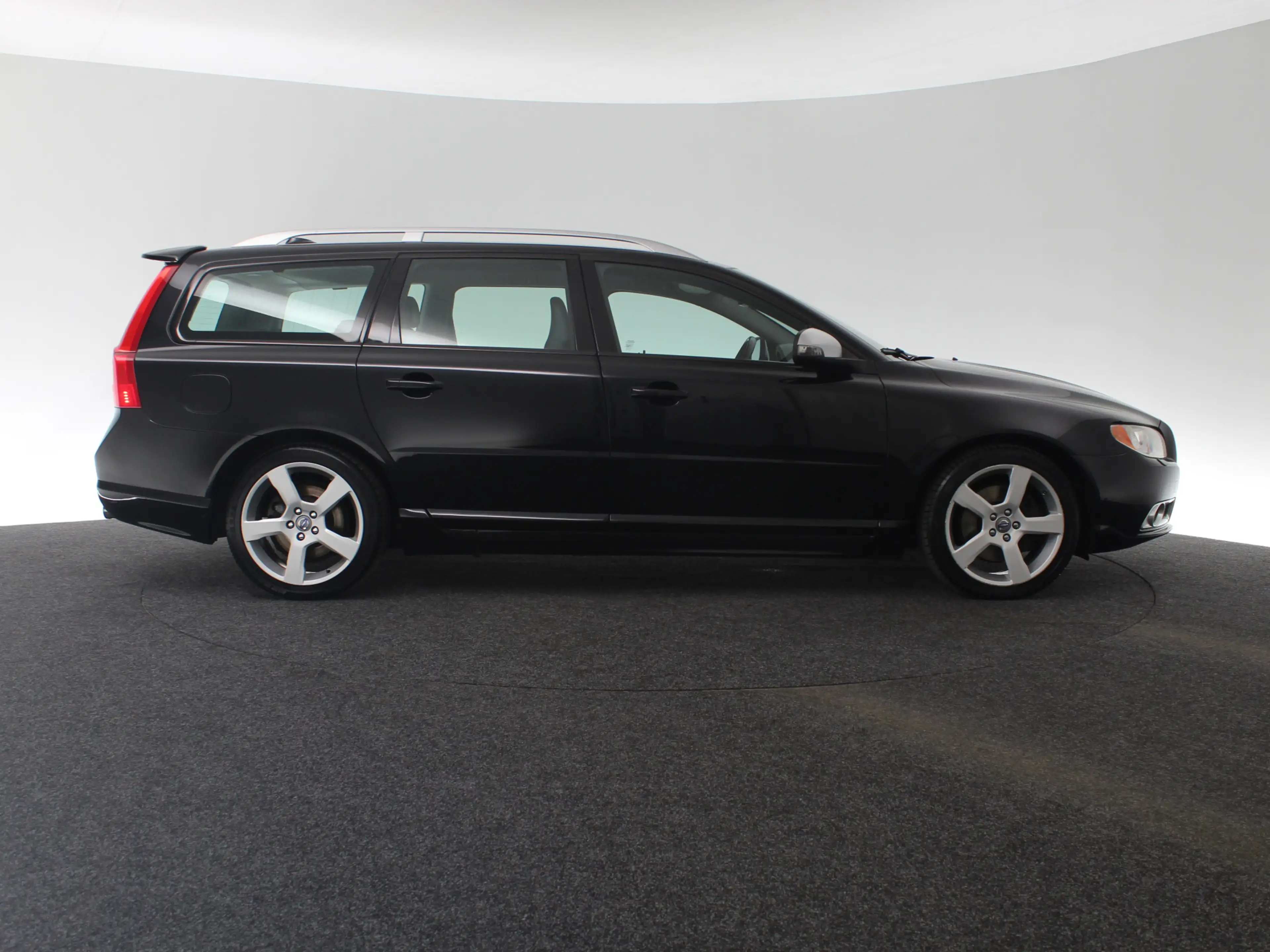 Volvo V70 2.0T R-Edition, NL-auto — photo 6