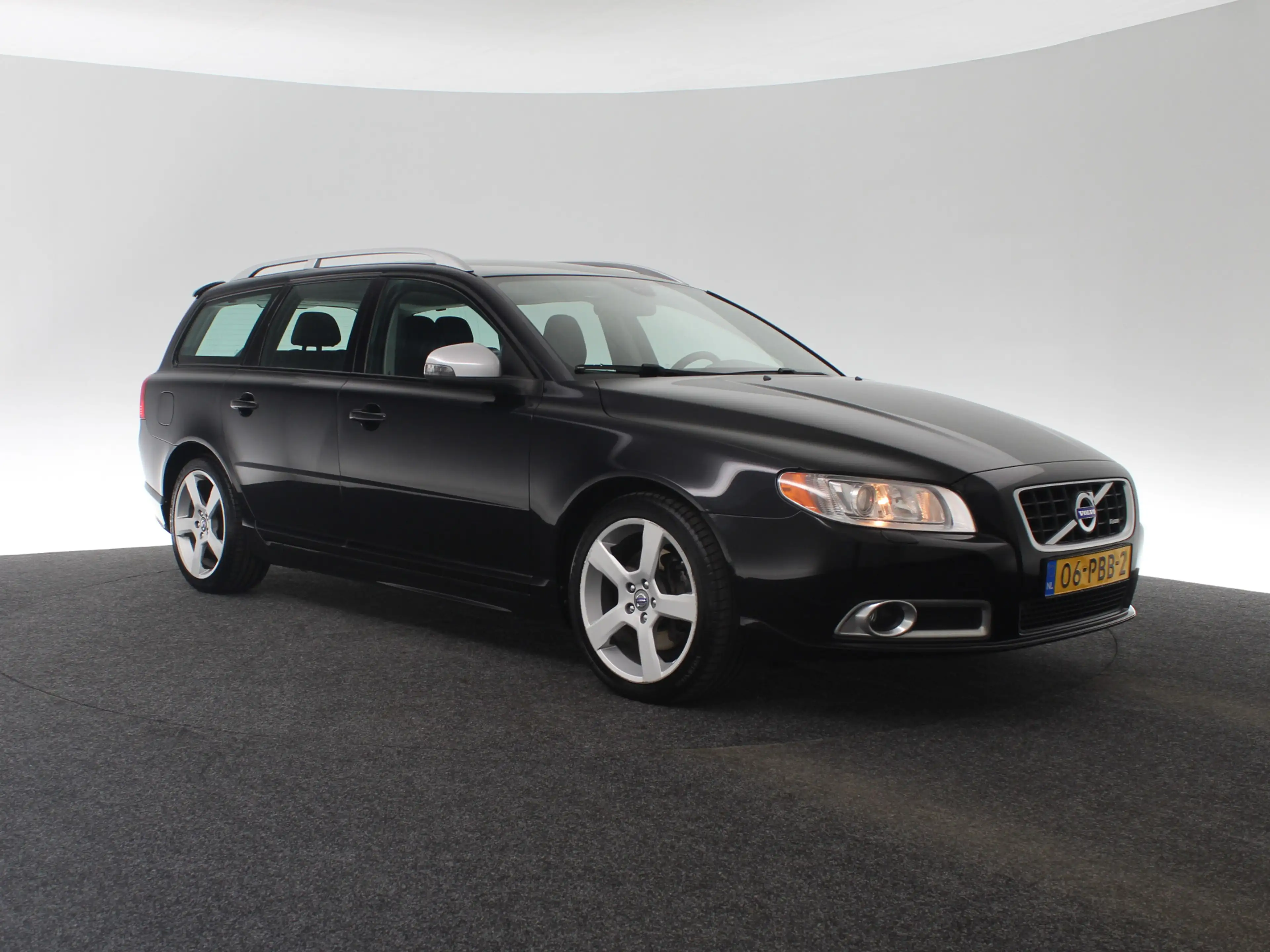 Volvo V70 2.0T R-Edition, NL-auto — photo 7