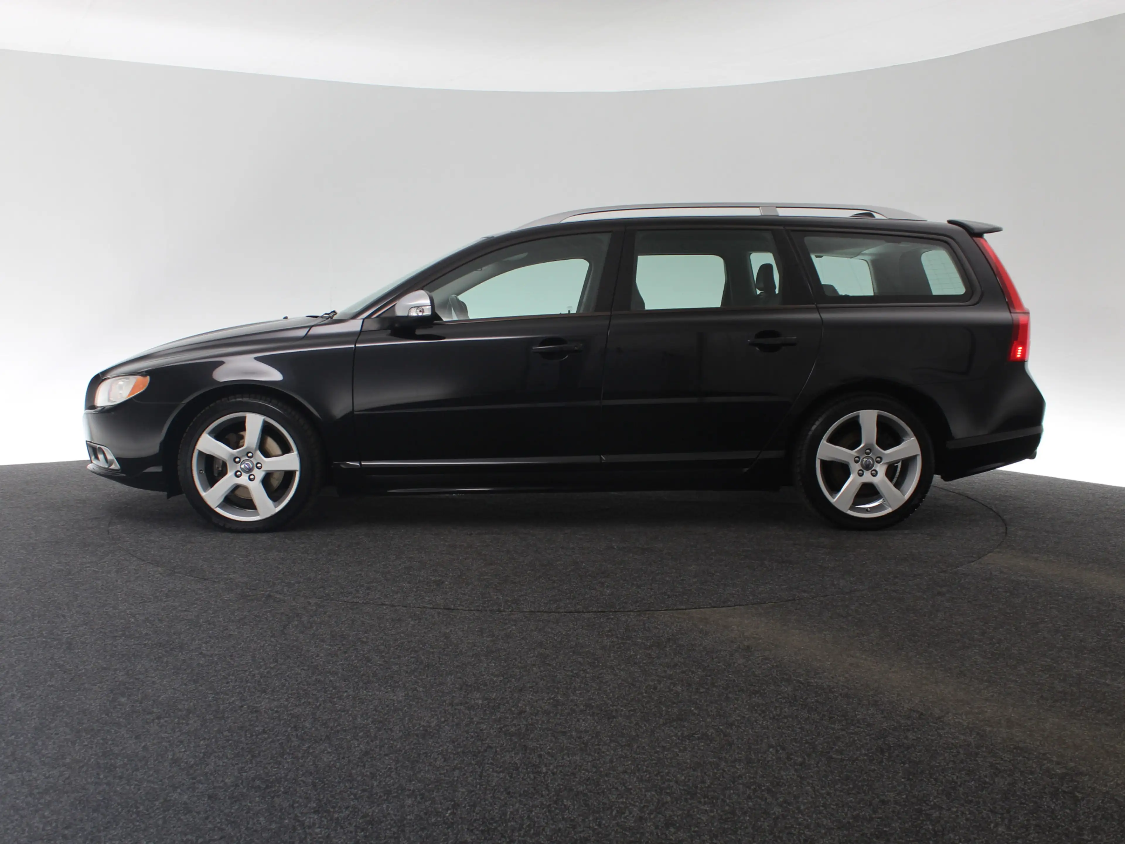 Volvo V70 2.0T R-Edition, NL-auto — photo 5