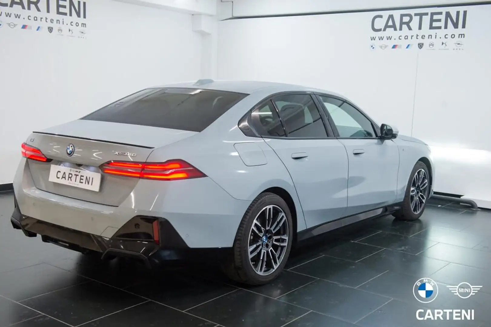 BMW i5 xdrive40 MSport Pro Gris - 2