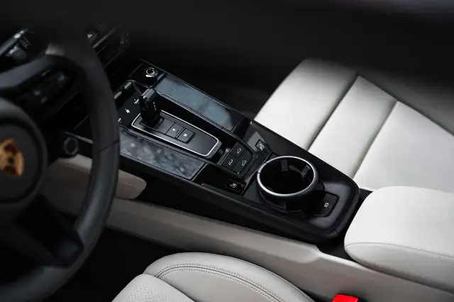 Porsche 911 view 13