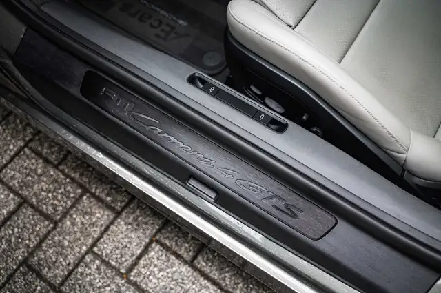 Porsche 911 view 15
