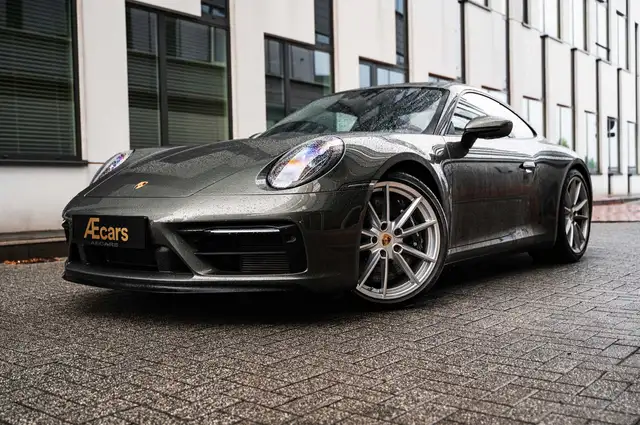 Porsche 911 view 2