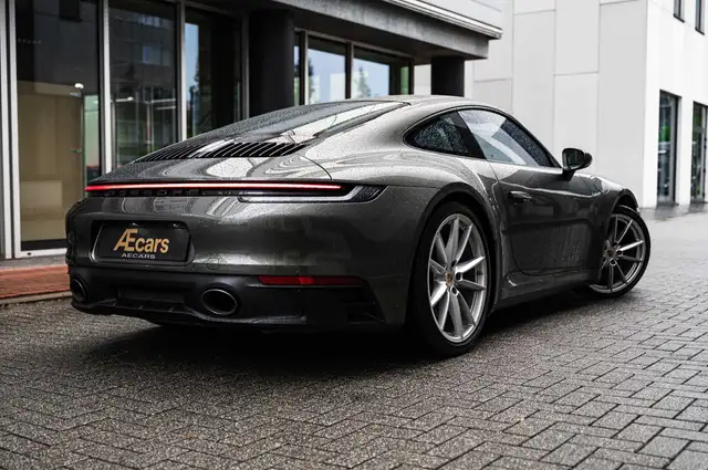Porsche 911 view 3