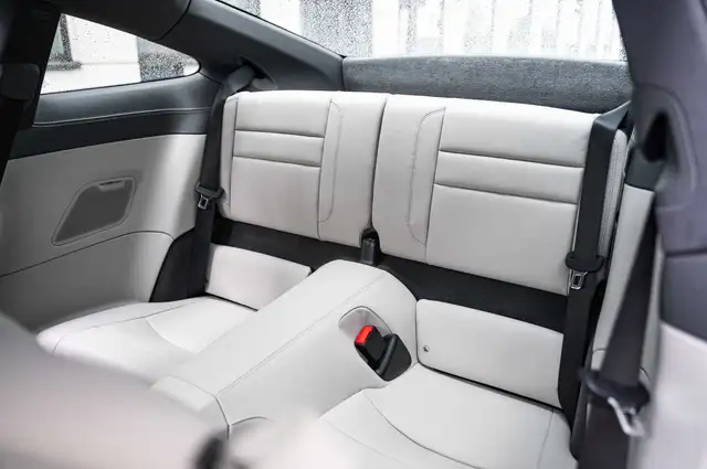 Porsche 911 view 9