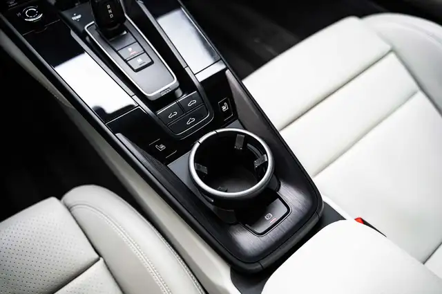Porsche 911 view 7