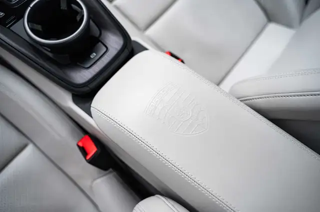 Porsche 911 view 12