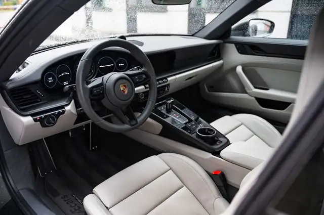 Porsche 911 view 14