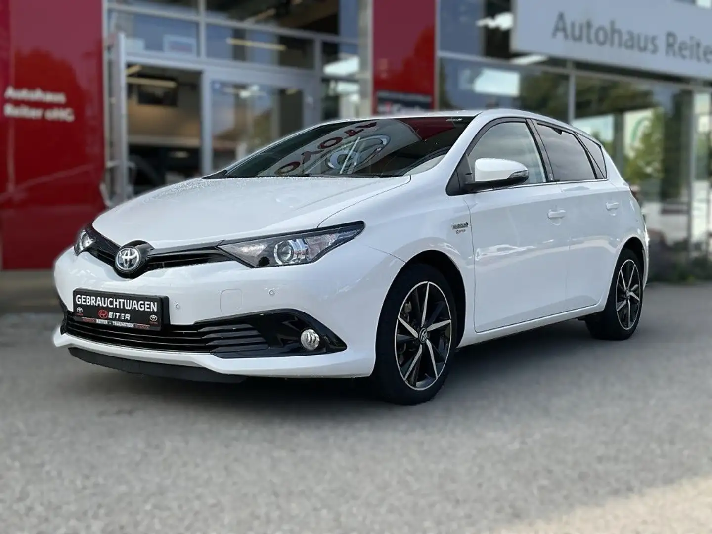 Toyota Auris 1.8 VVT-i Hybrid Automatik Team Deutschland Beyaz - 1