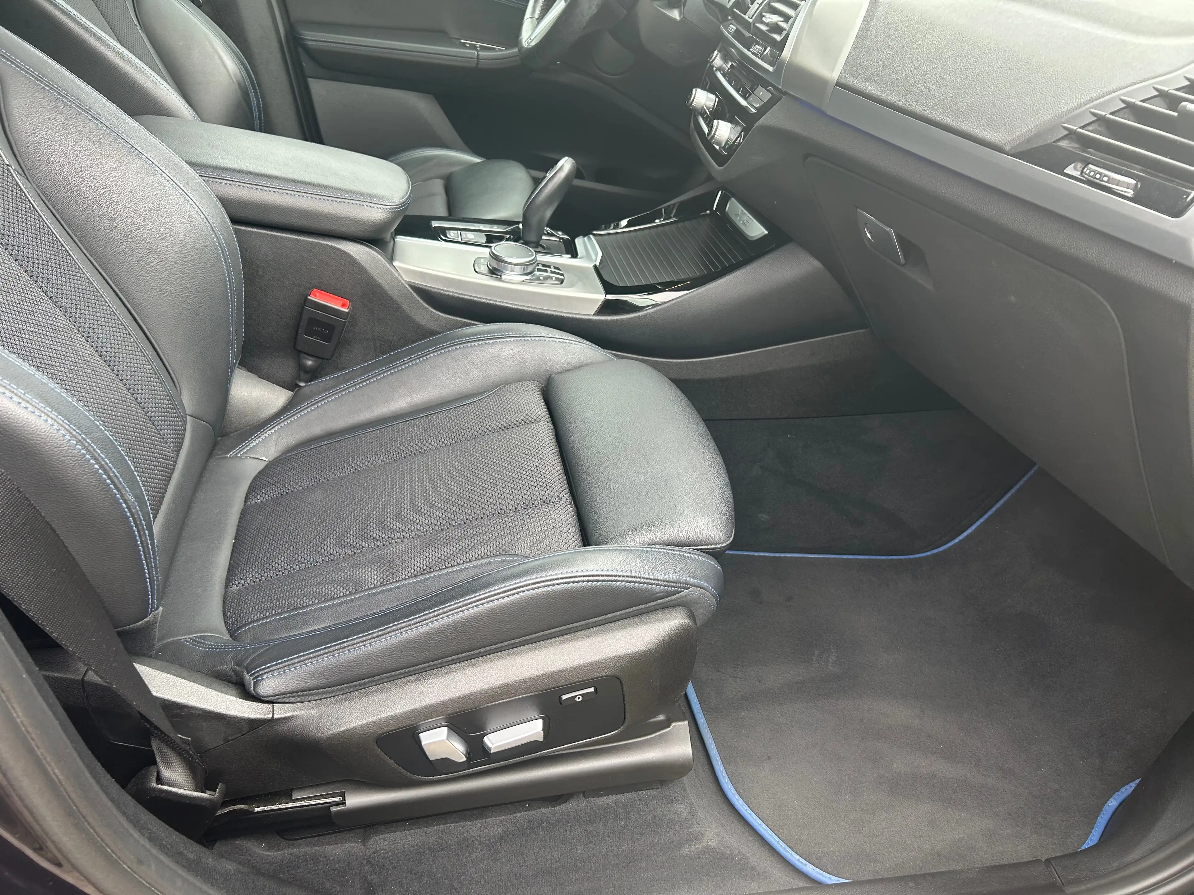 BMW X3 X3 xDrive30d M-Sport 20" AHK H&K HuD PANO eSitze NaviProf — photo 7