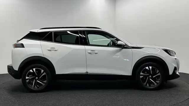 Peugeot 2008 view 9