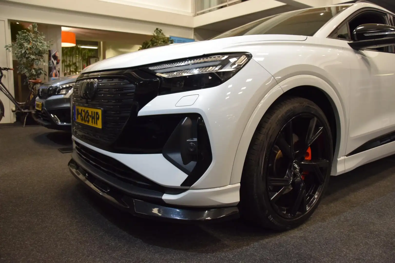 Audi Q4 e-tron 40 Launch edition S Competition 77 kWh Wit - 2