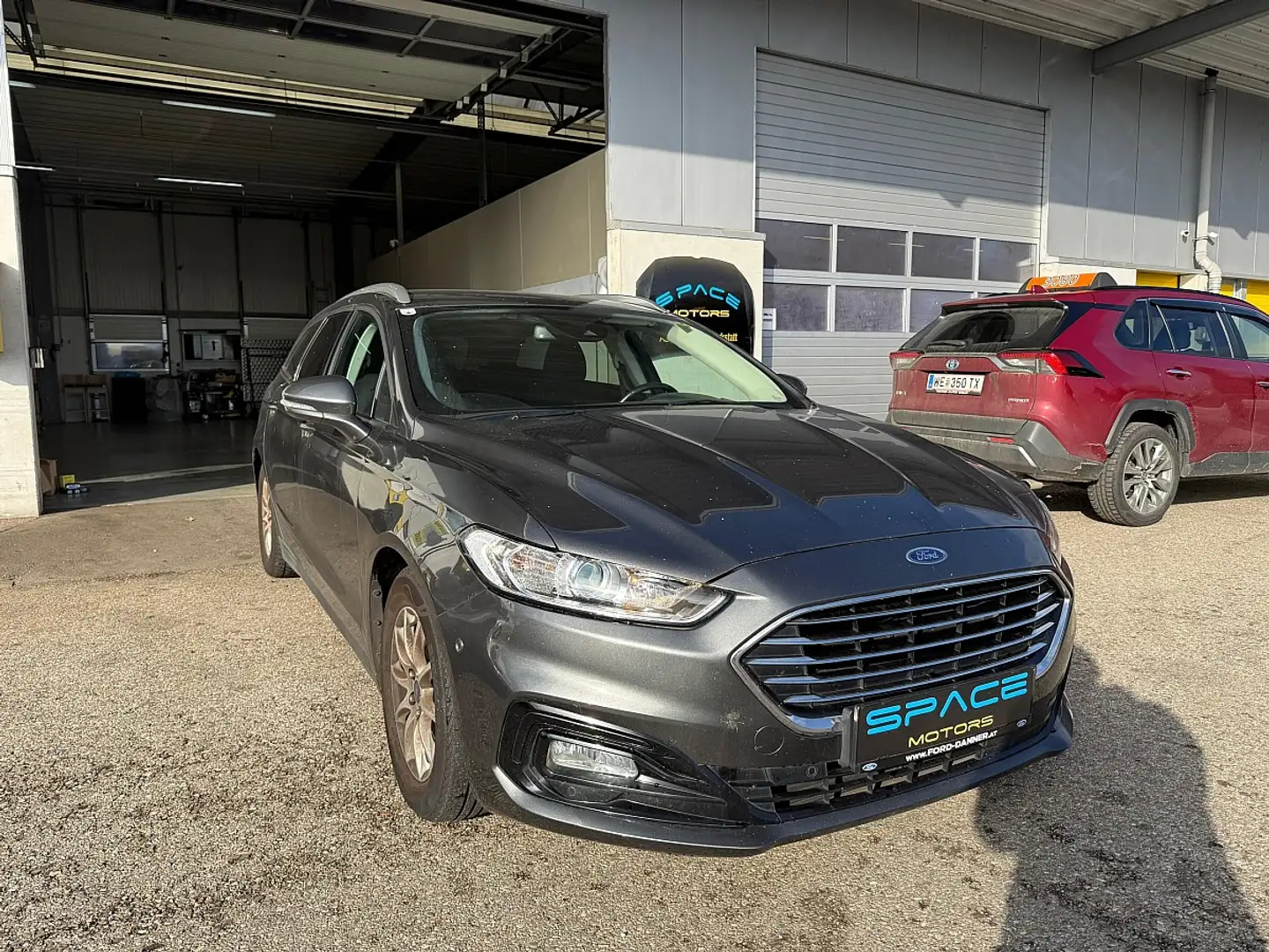Ford Mondeo Trend 2,0 EcoBlue SCR Grau - 1