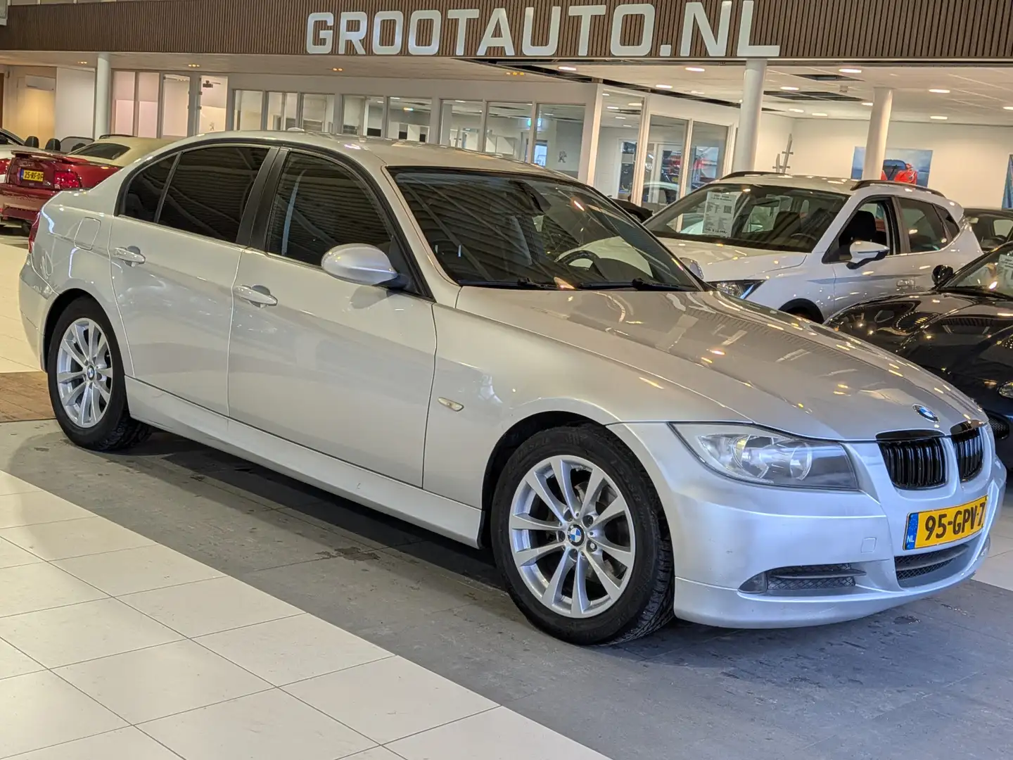 BMW 320 3-serie 320i Business Line Automaat Airco, Cruise Grijs - 1