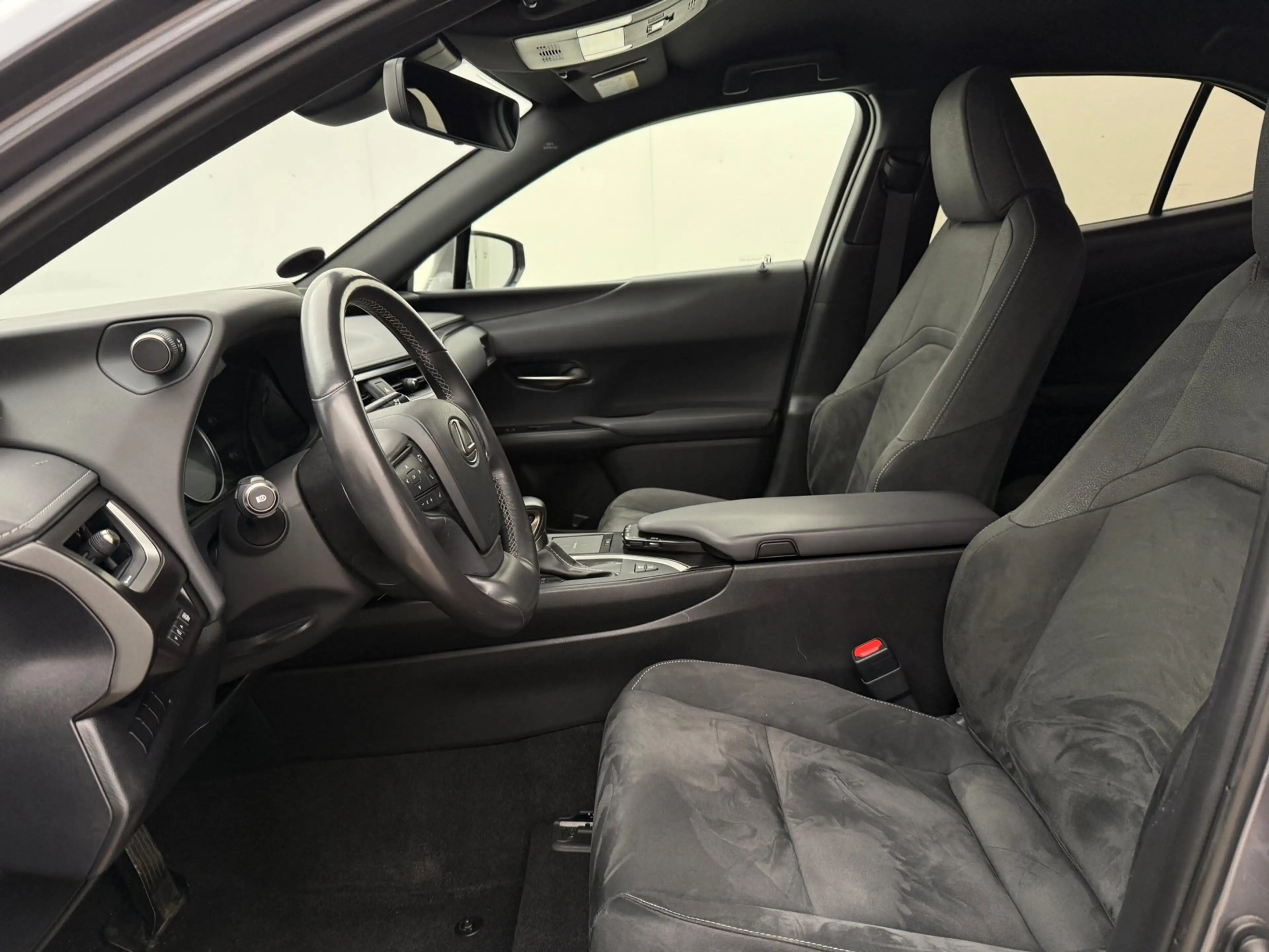 Lexus UX 250h Comfort Line | Trekhaak | Camera | Adaptive Cruise — photo 4