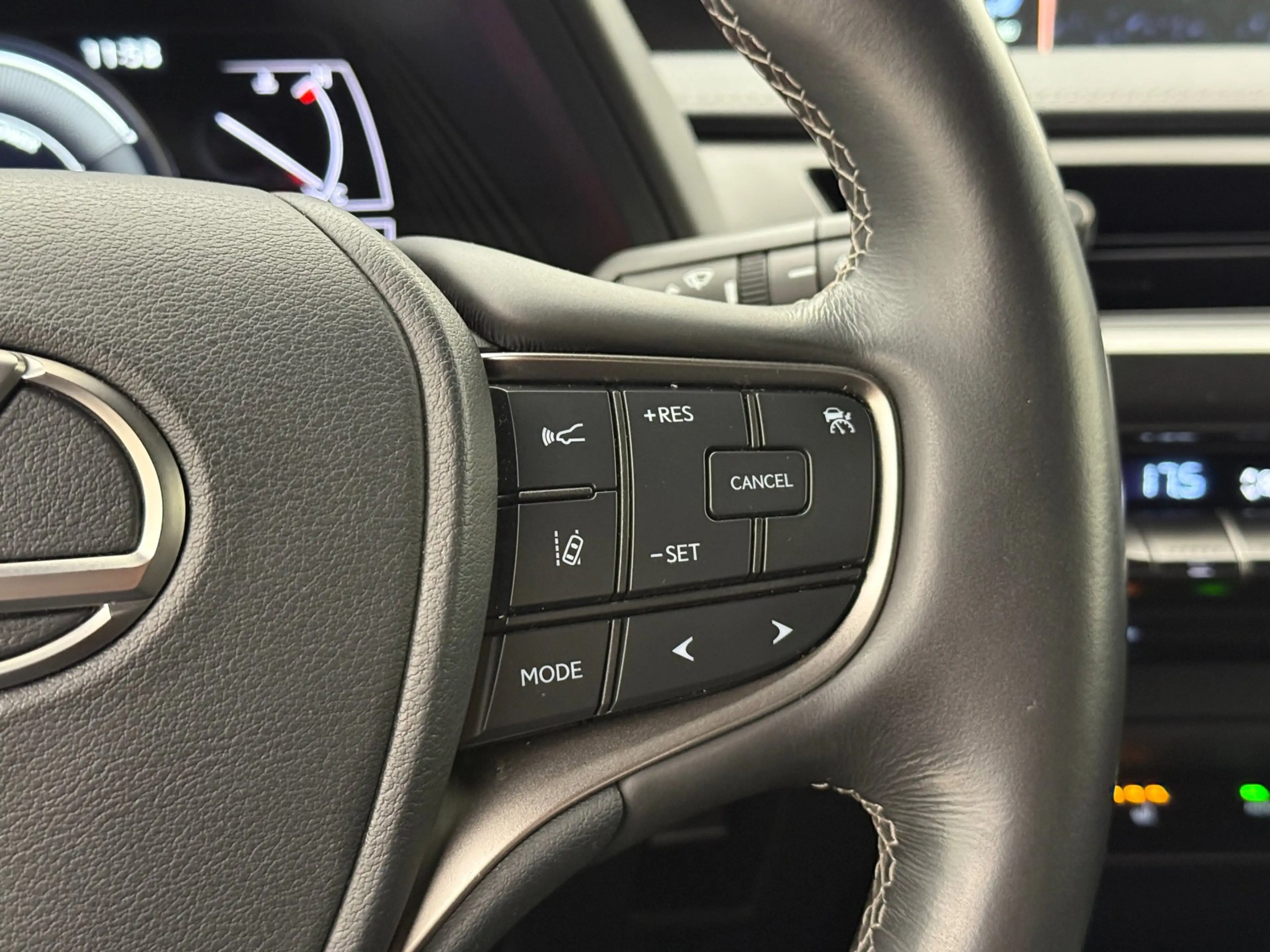 Lexus UX 250h Comfort Line | Trekhaak | Camera | Adaptive Cruise — photo 15