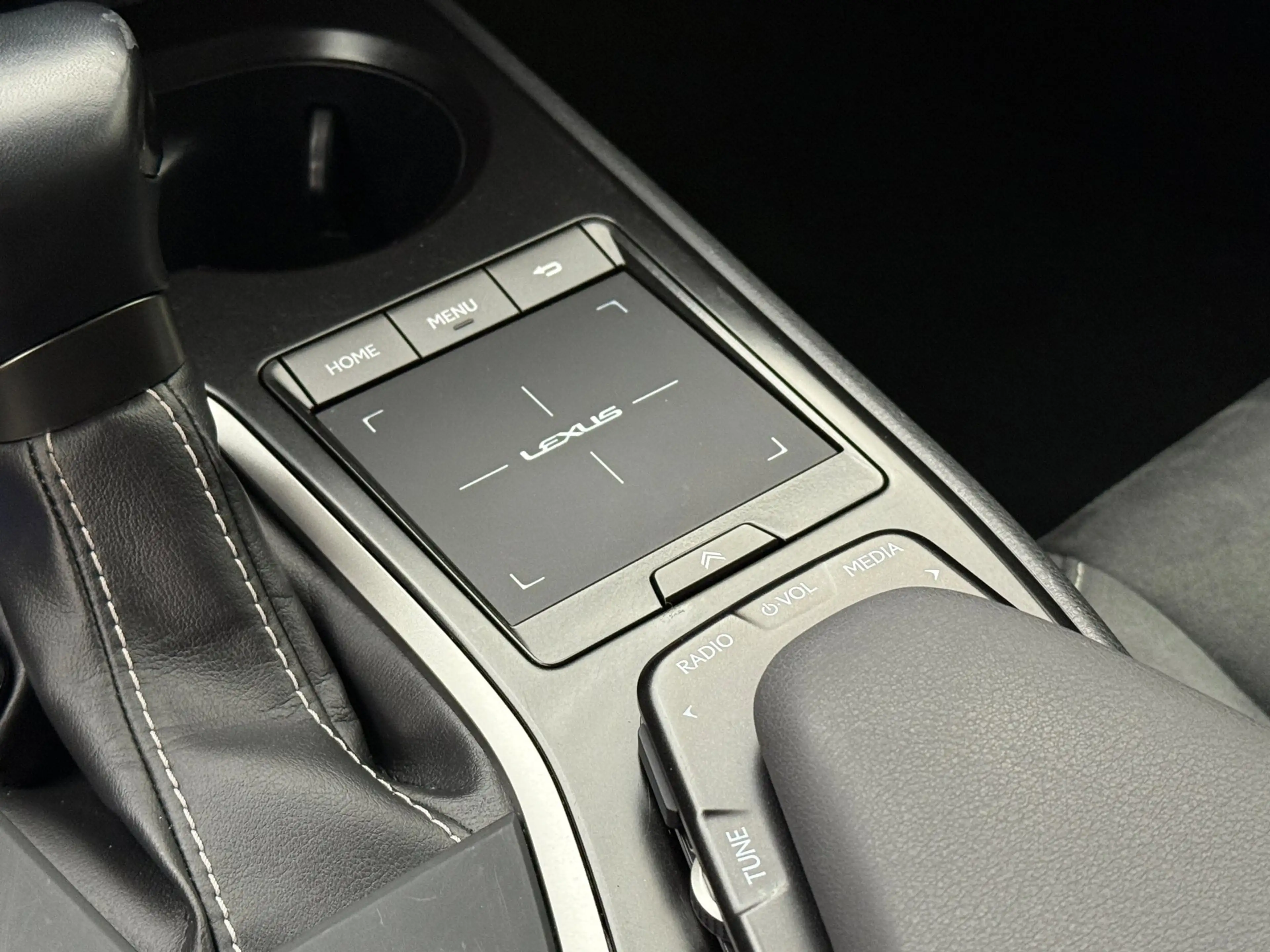 Lexus UX 250h Comfort Line | Trekhaak | Camera | Adaptive Cruise — photo 17