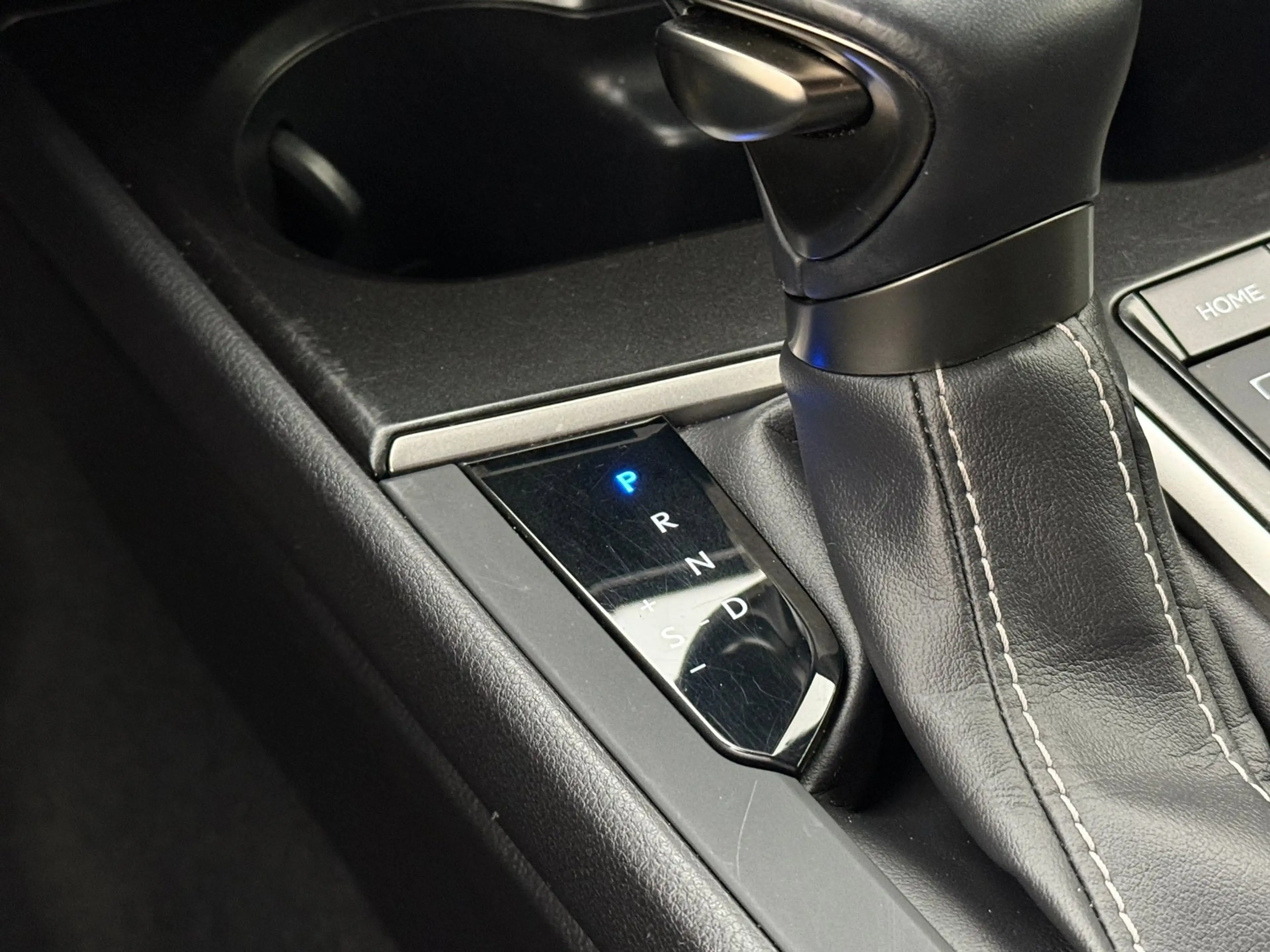 Lexus UX 250h Comfort Line | Trekhaak | Camera | Adaptive Cruise — photo 18