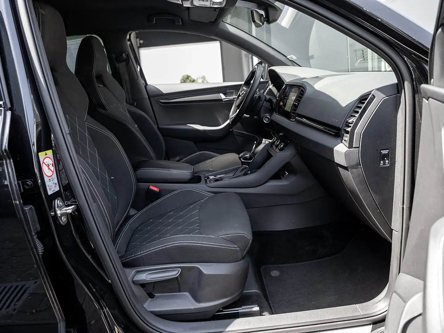 Skoda Karoq 2.0 TSI Sportline 4x4 AHK Kamera ACC Na Noir - 2