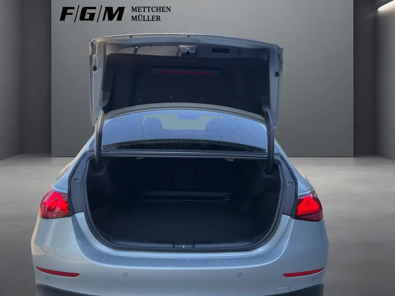 Mercedes-Benz E 220 E 220 d AMG/DigiL/Pano/KeyGO/Distr/Burm/Memo/360 5