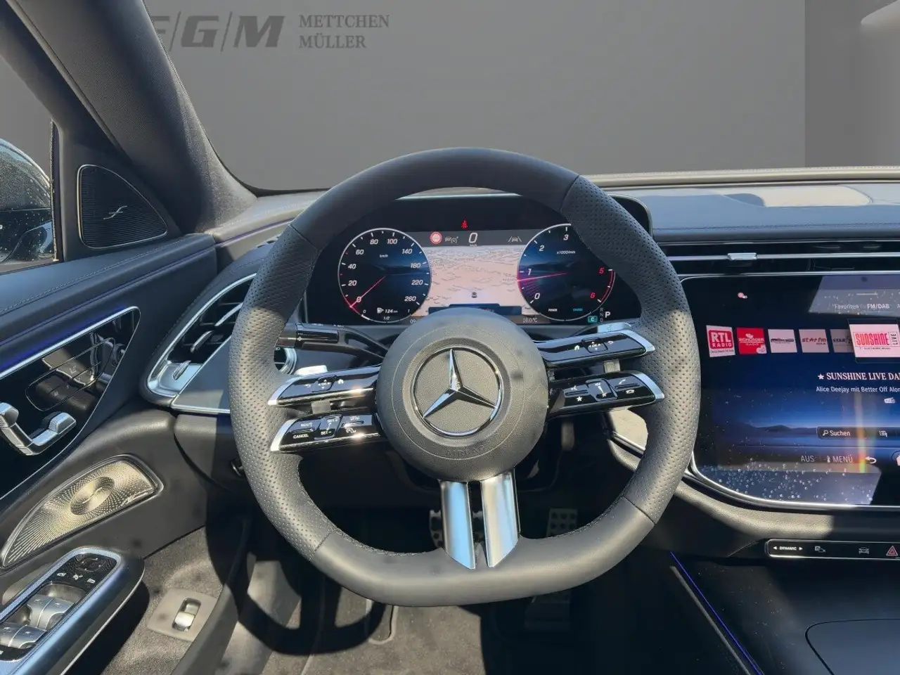 Mercedes-Benz E 220 E 220 d AMG/DigiL/Pano/KeyGO/Distr/Burm/Memo/360 9