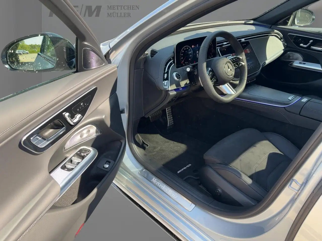 Mercedes-Benz E 220 E 220 d AMG/DigiL/Pano/KeyGO/Distr/Burm/Memo/360 6