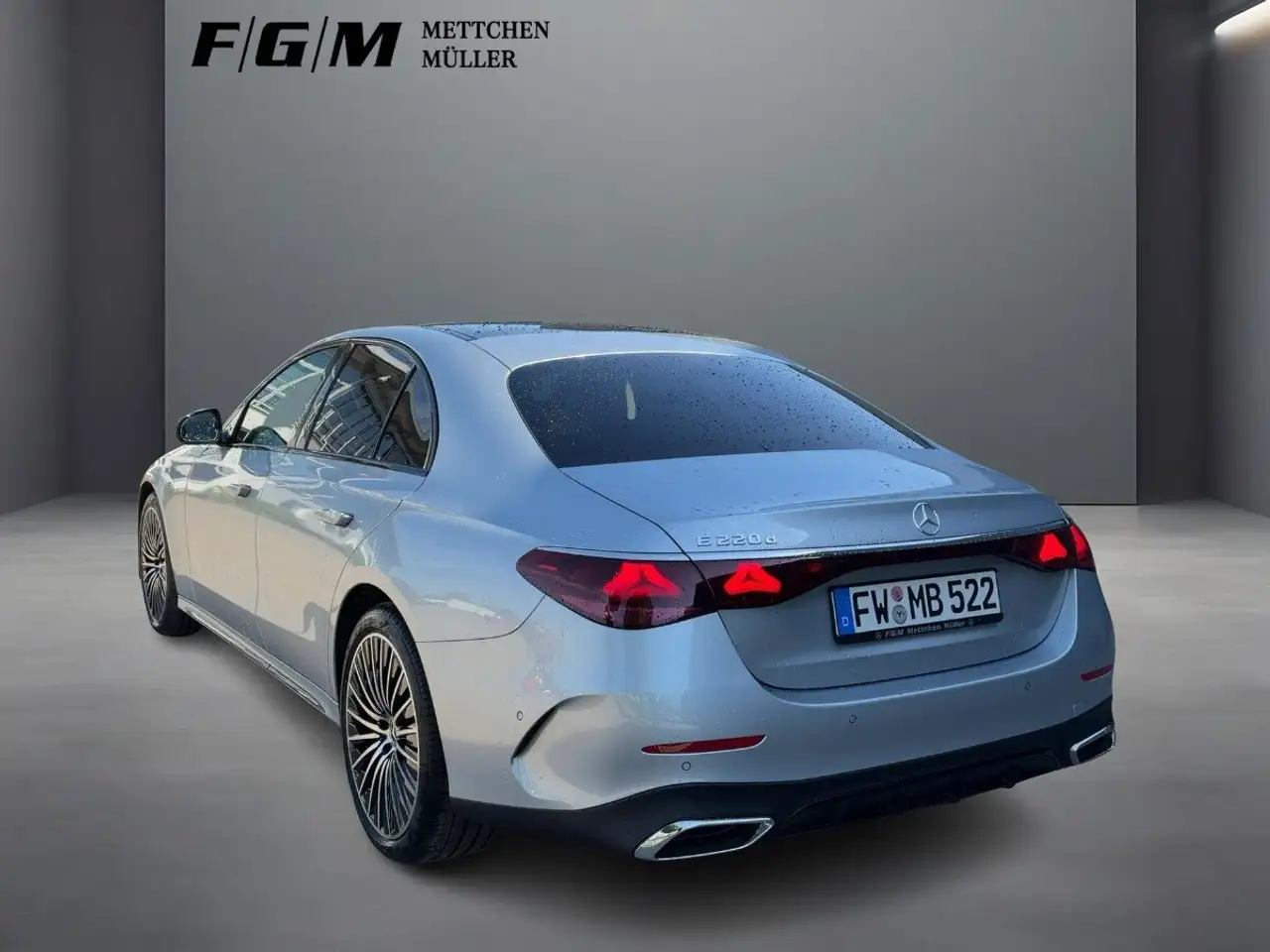 Mercedes-Benz E 220 E 220 d AMG/DigiL/Pano/KeyGO/Distr/Burm/Memo/360 2