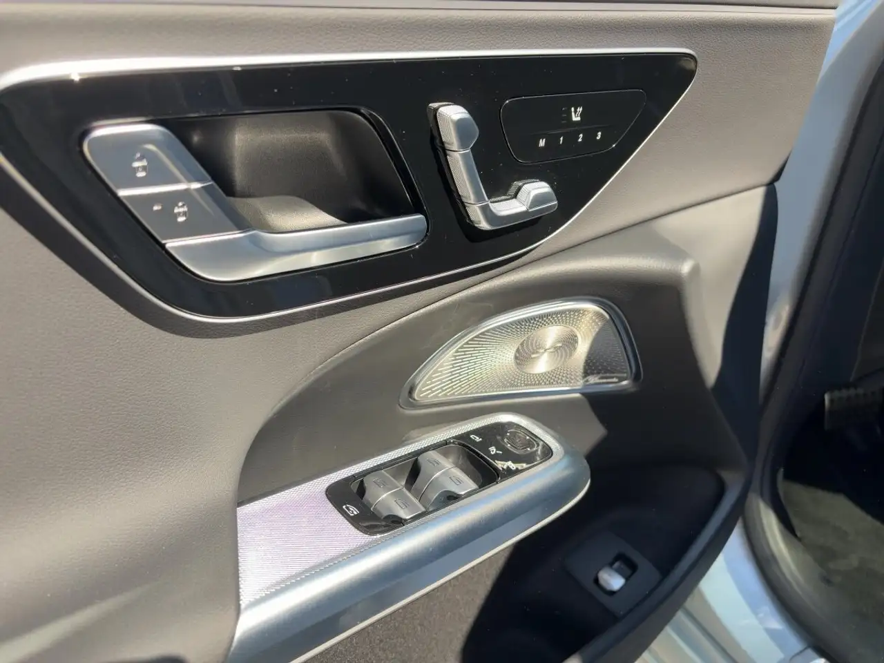 Mercedes-Benz E 220 E 220 d AMG/DigiL/Pano/KeyGO/Distr/Burm/Memo/360 12