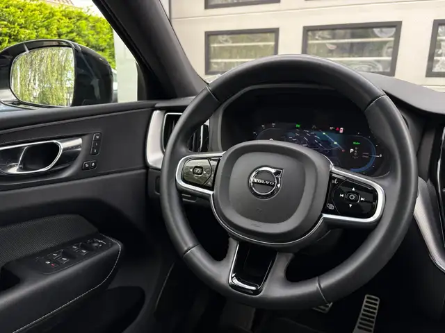 Volvo XC60 view 8