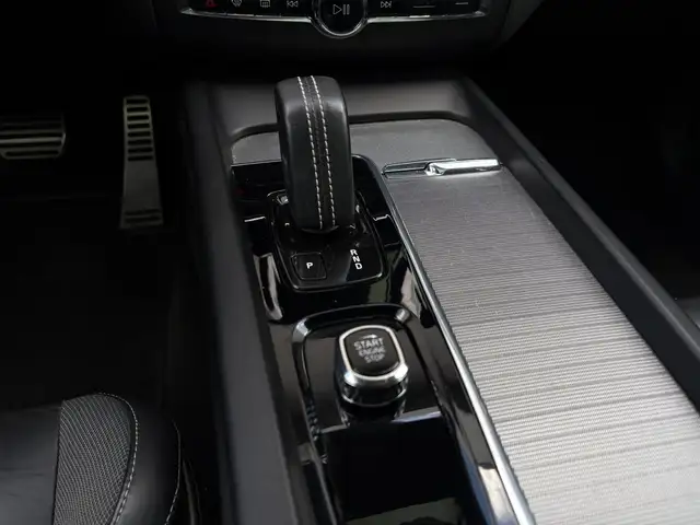 Volvo XC60 view 11
