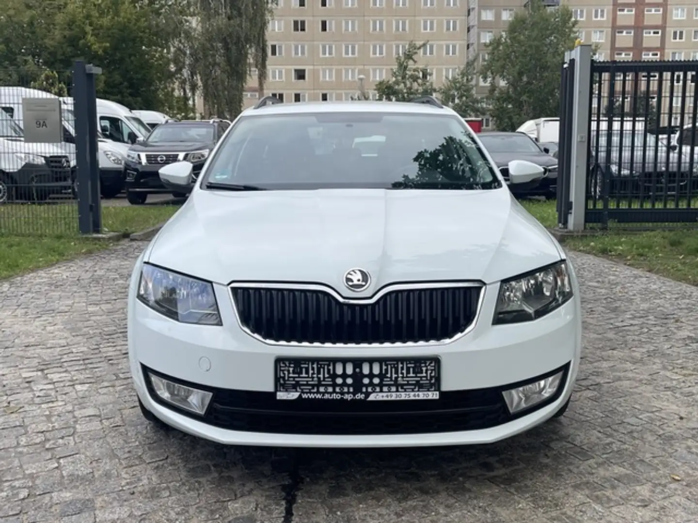 Skoda Octavia Combi 1.6TDI *Klima*DAB*Navi*Tempomat* Blanc - 2