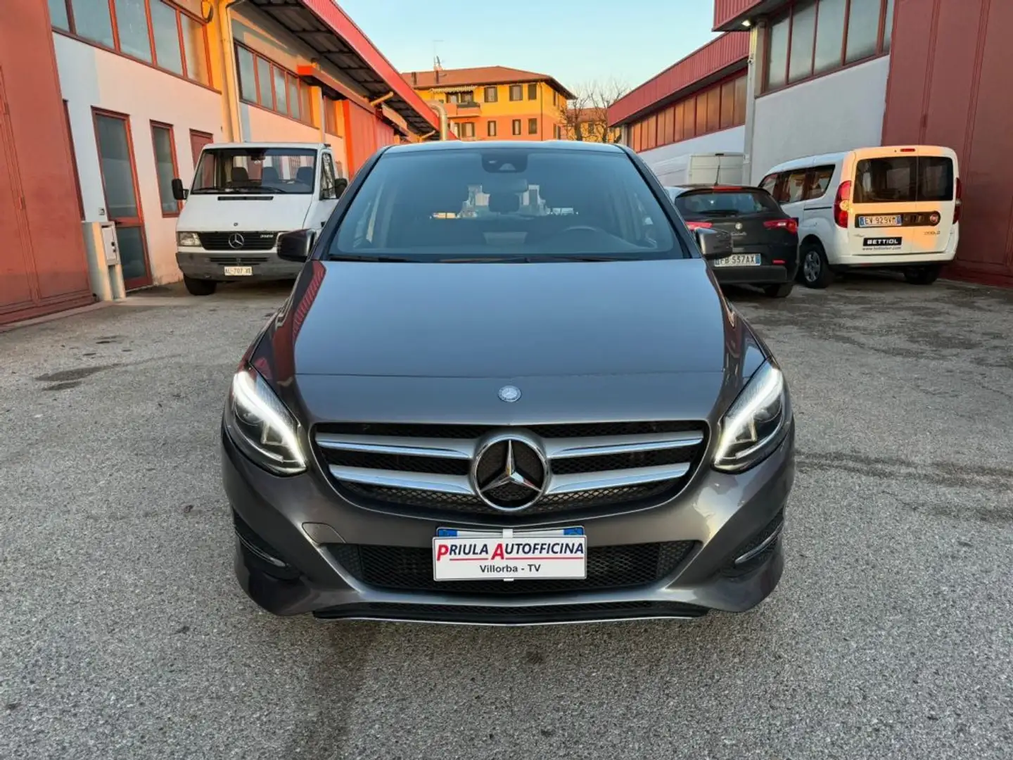 Mercedes-Benz B 180 d Sport *LED*Blind Spot*keep lane ass. Grey - 2