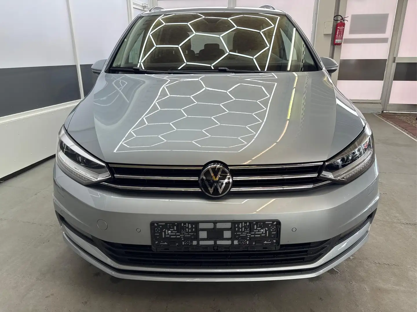 Volkswagen Touran EDITION 1.5 TSI DSG NAVI PANO ACC SHZ 1.5 TSI D... Silber - 2