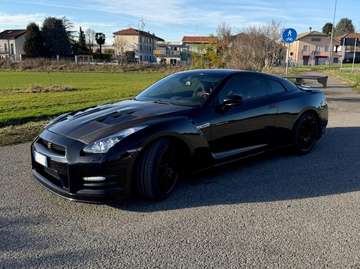 GT-R 3.8 V6 Black edition 550cv