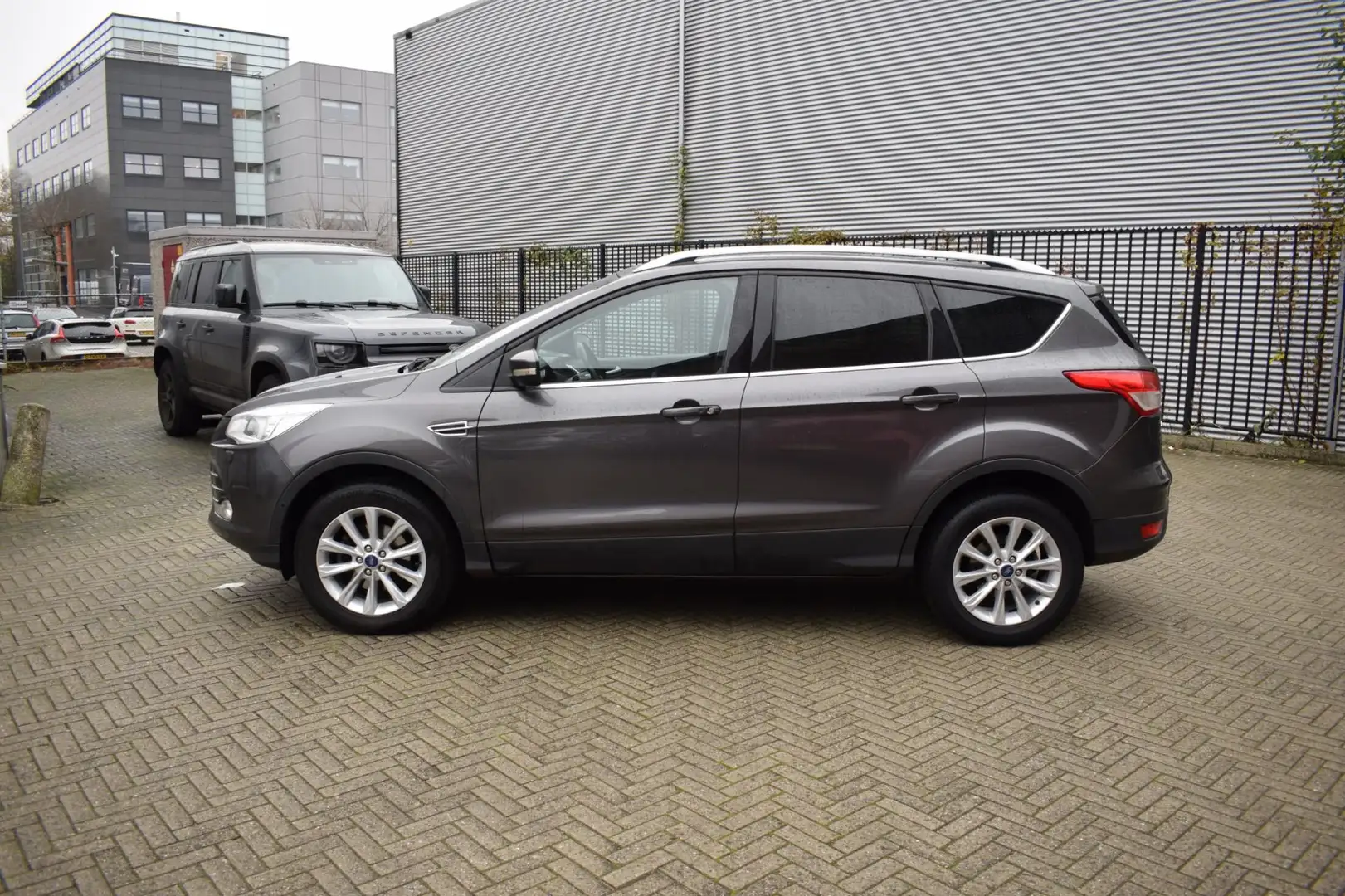 Ford Kuga 1.5 Titanium 12 mnd GARANTIE Camera StoelVW Pano A Grijs - 2
