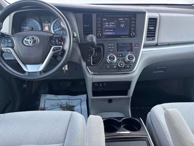 2018 Toyota Sienna LE 8 PASSENGER | PWR SLIDING DOORS | WARRANTY INCL — снимка 1