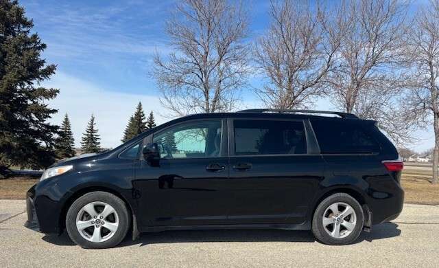 2018 Toyota Sienna LE 8 PASSENGER | PWR SLIDING DOORS | WARRANTY INCL — снимка 1