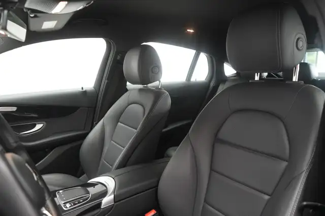 Mercedes-Benz 300 view 10