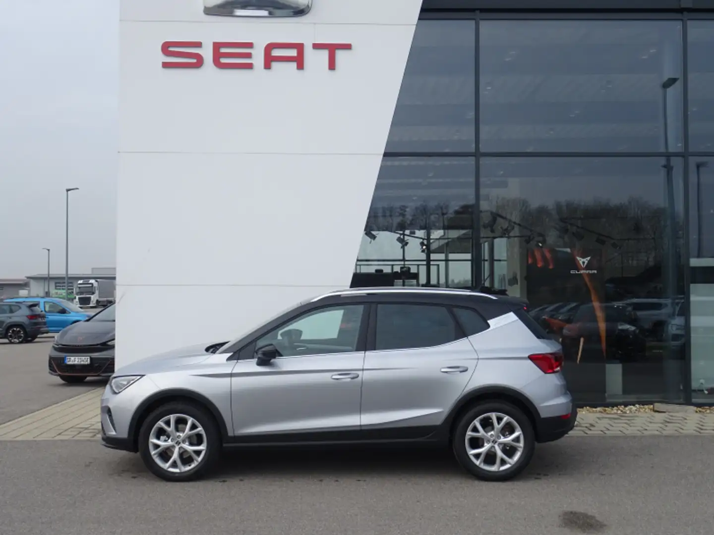 SEAT Arona Arona 1.0 TSI FR 115PS AHK Navi ACC Voll-LED Virtu Plateado - 1