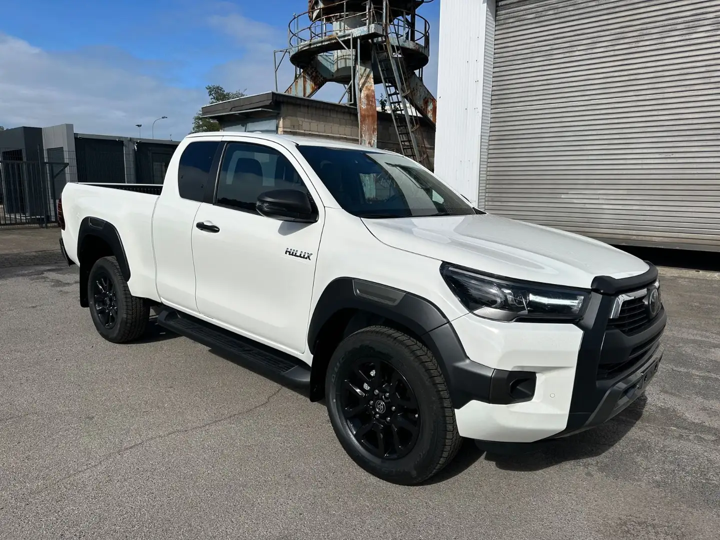 Toyota Hilux EXTRA CAB 2.8, INVINCIBLE, Automatik Blanco - 1