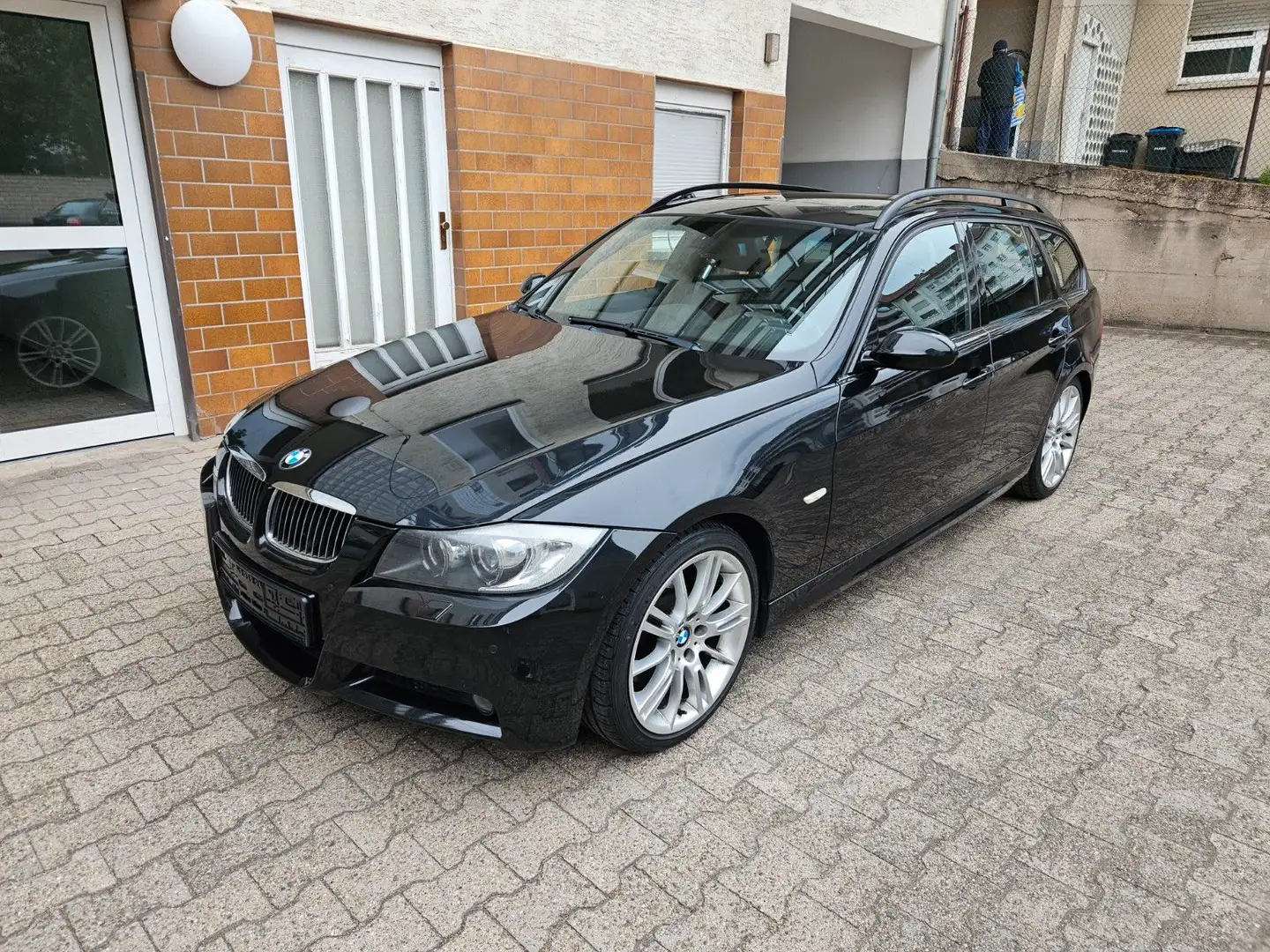BMW 330 d Touring / M-Paket / 2.Hand Noir - 1